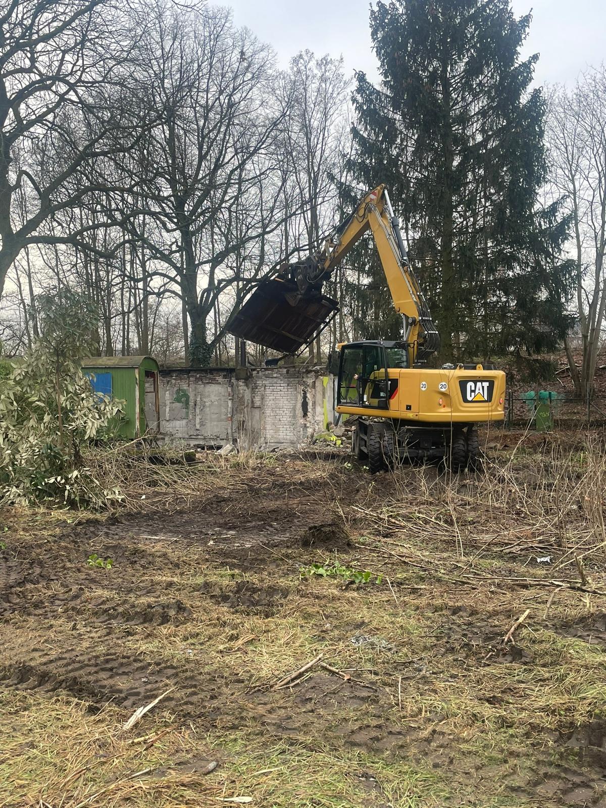 Abrissarbeiten mit Bagger